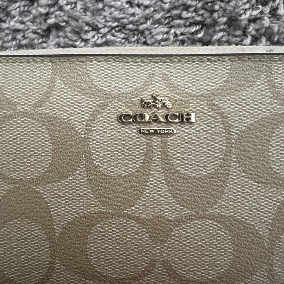 COACH BEIGE WRISTLET WALLET - Picture 2 of 6